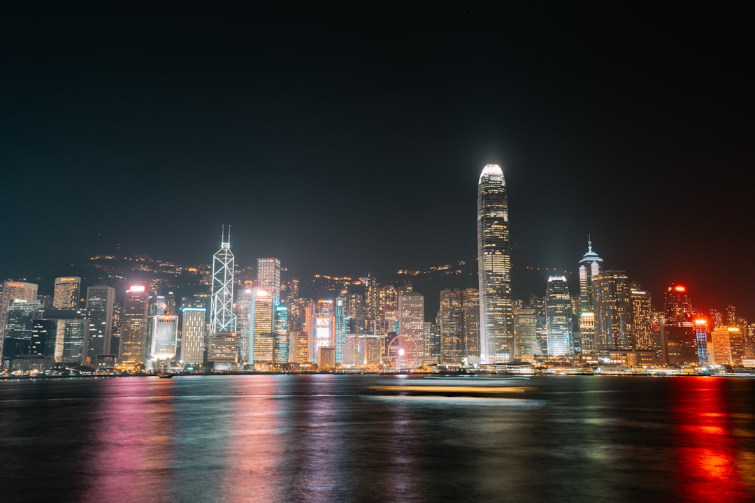 赴美试管婴儿女性必备:美国试管婴儿医院如何通过应用先进的生物电信号处理技术和个体化神经刺激疗法提高试管婴儿周期中的患者身心健康和生育成功率的攻略